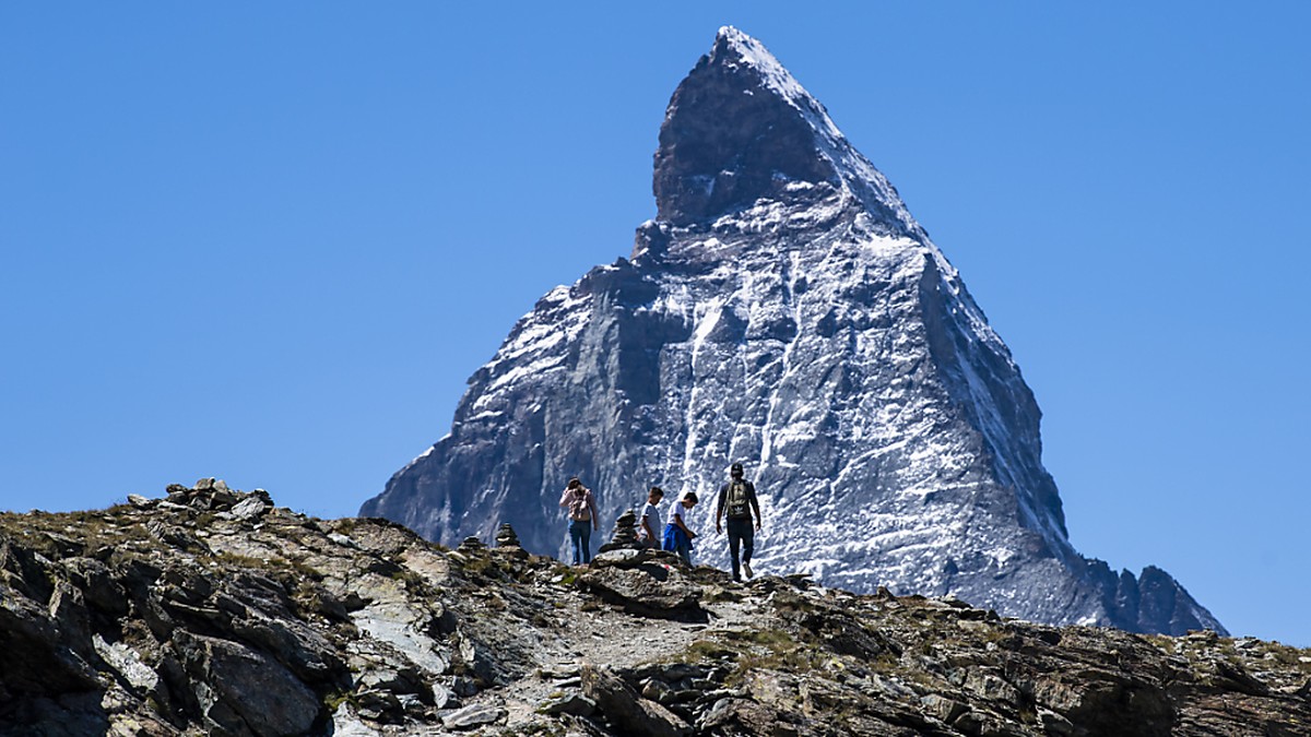 La cime du Cervin oscille de quelques nanom