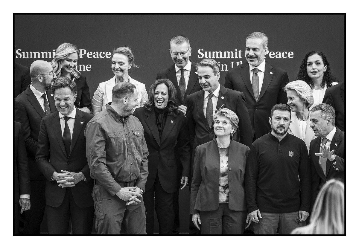 Ukraine Head of the presidential Office Andriy Yermak, Vice President Kamala Harris of United States, Swiss Federal President Viola Amherd, Ukrainian President Volodymyr Zelenskyy, Ursula von der Leye ...
