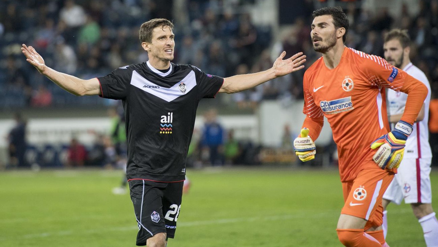 The players from Lugano with Fulvio Sulmoni, left, react after the UEFA Europa League Group G match between Switzerland&#039;s FC Lugano and Romania&#039;s FC Steaua Bucharest, on Thursday, September  ...