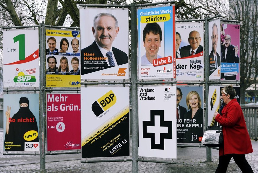 Plakate der Parteien zu den Regierungsrats - und Kantonsratswahlen vom kommenden Wochenende im Kanton Zuerich, aufgenommen in Zuerich am Montag, 28. Maerz 2011. (KEYSTONE/Walter Bieri)