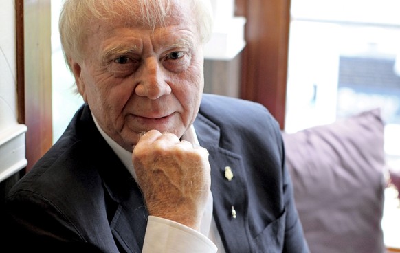 epa10124938 (FILE) - German director Wolfgang Petersen poses for the media prior to a press conference in Valencia, Spain, 15 October 2010 (reissued 16 August 2022). According to his assistent, Wolfga ...