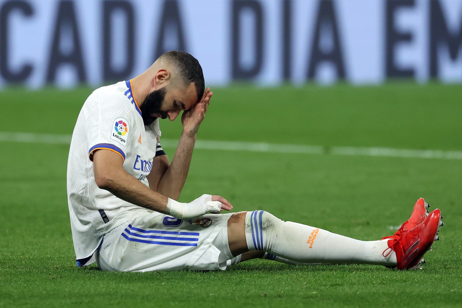 epa09488363 Real Madrid&#039;s striker Karim Benzema reacts during the Spanish LaLiga soccer match between Real Madrid and Villarreal CF at Santiago Bernabeu stadium in Madrid, Spain, 25 September 202 ...