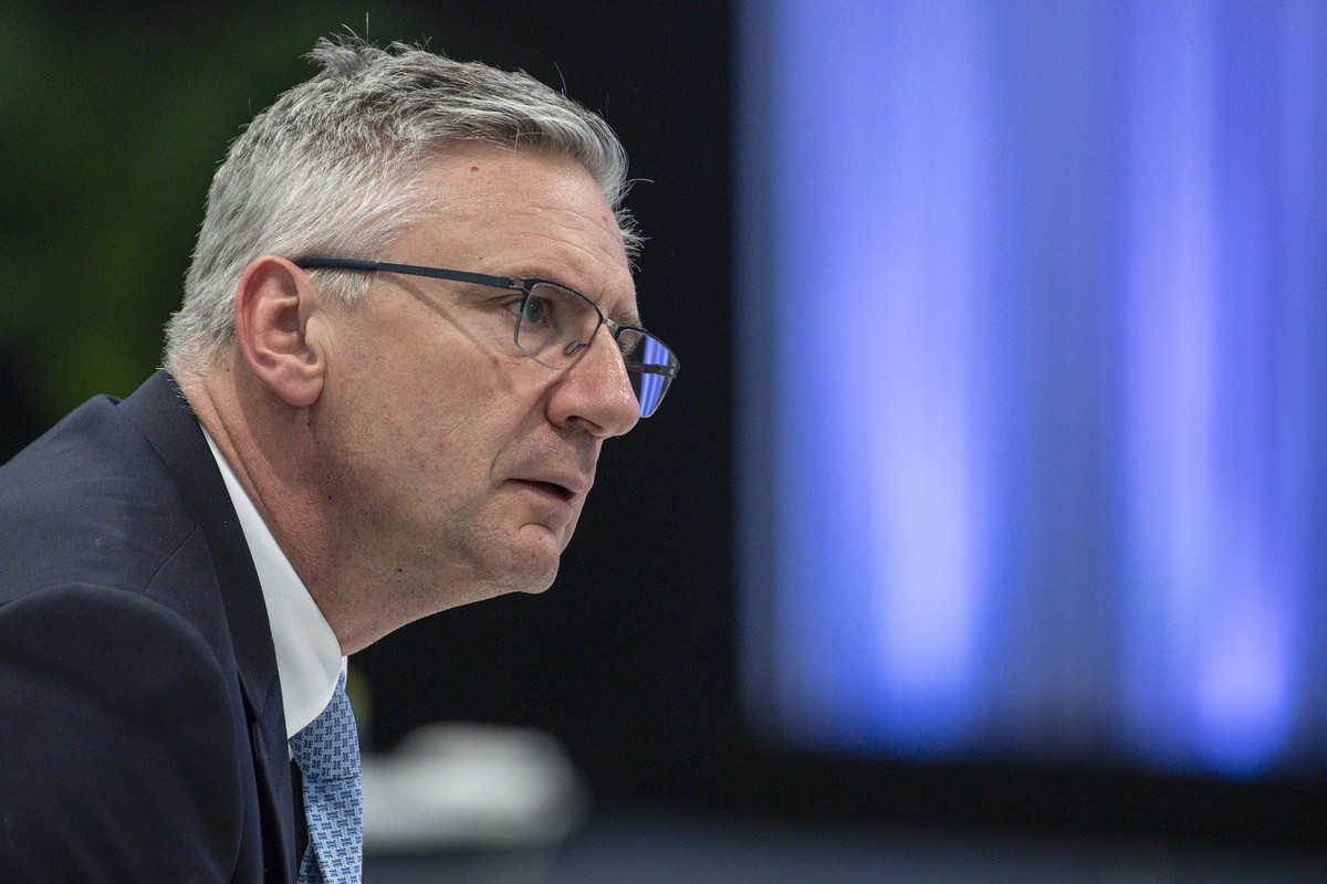 Nationalrat Andreas Glarner, SVP-AG, spricht an der Sommersession der Eidgenoessischen Raete, am Montag, 8. Juni 2020 im Nationalrat in einer Ausstellungshalle von Bernexpo in Bern. Damit das Parlamen ...
