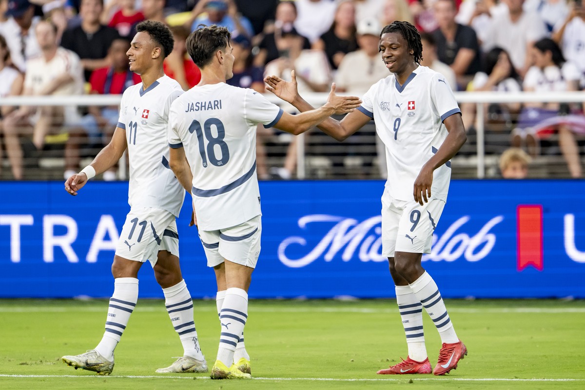 Switzerland's Johan Manzambi, right, celebrates after scoring the 0:4 goal with Switzerland's Dan Ndoye, left, and Switzerland's Ardon Jashari, center, during a Friendly soccer match be ...