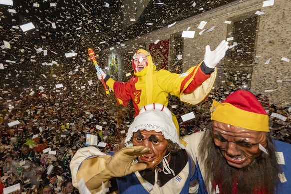 <p>Punkt 5 Uhr ist in Luzern mit dem Urknall die Fasnacht eröffnet worden.</p>