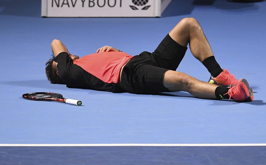 Der Schweizer Stanislas Wawrinka am Boden, beim Swiss Indoors Tennisturnier in der St. Jakobshalle in Basel, am Freitag, 28. Oktober 2016. 
(PPR/Kurt Schorrer) *** Local Caption ***