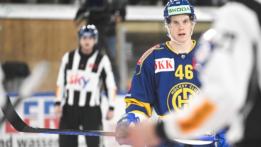 Davos&#039; Dominik Egli beim Eishockey Spiel der National League zwischen dem HC Davos und dem HC Ambri-Piotta, am Samstag, 4. November 2023, im Eisstadion in Davos. (KEYSTONE/Gian Ehrenzeller)