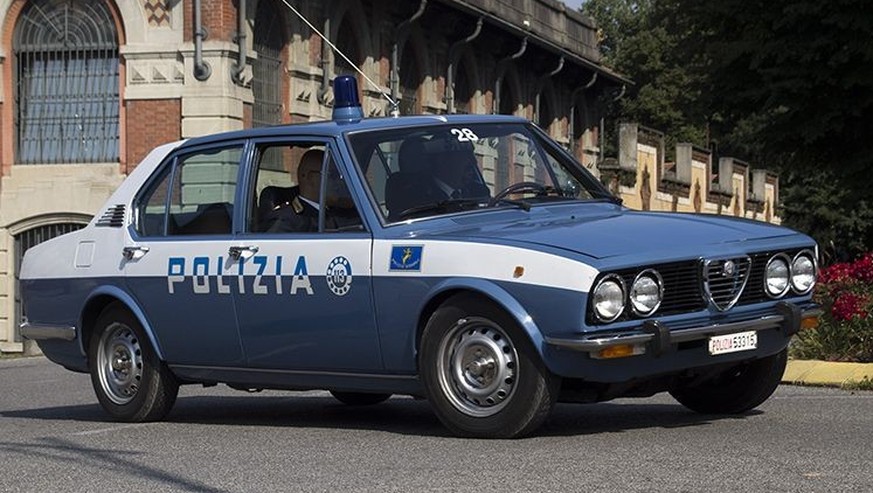 1976 Alfa Romeo Alfetta Polizia di Stato https://apipolizia.it/giulia-e-alfetta-icone-di-stile-al-servizio-della-polizia-di-stato/