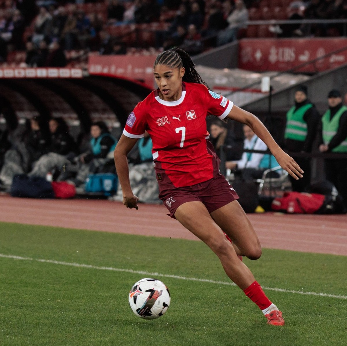 21.02.25, Frauen, Fussball, UEFA Womens Nations League, 1. Spieltag, Gruppenphase, Saison 2025, Schweiz - Island Sydney Schertenleib 7 von Schweiz im Dribbling Z