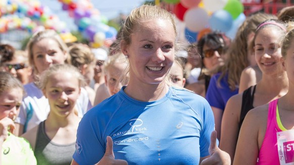 Ariella Kaeslin, ehemalige Schweizer Kunstturnerin, posiert vor dem Start zur 5 km Strecke am 31. Schweizer Frauenlauf, am Sonntag, 11. Juni 2017 in Bern. (KEYSTONE/Thomas Delley)..