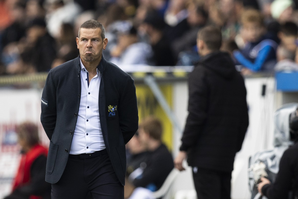 Luzerns Trainer Mario Frick im Super League Spiel zwischen dem FC Luzern und BSC Young Boys Bern, am Sonntag 2. Oktober 2022 in der Swissporarena in Luzern. (KEYSTONE/Peter Klaunzer)