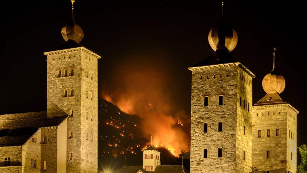 Marco Conedera: Feu de forêt en Valais: «Les problèmes surgissent après l'incendie». Un incendie de forêt en Valais s'est transformé lundi soir à Bitsch en un incendie de grande ampleur.