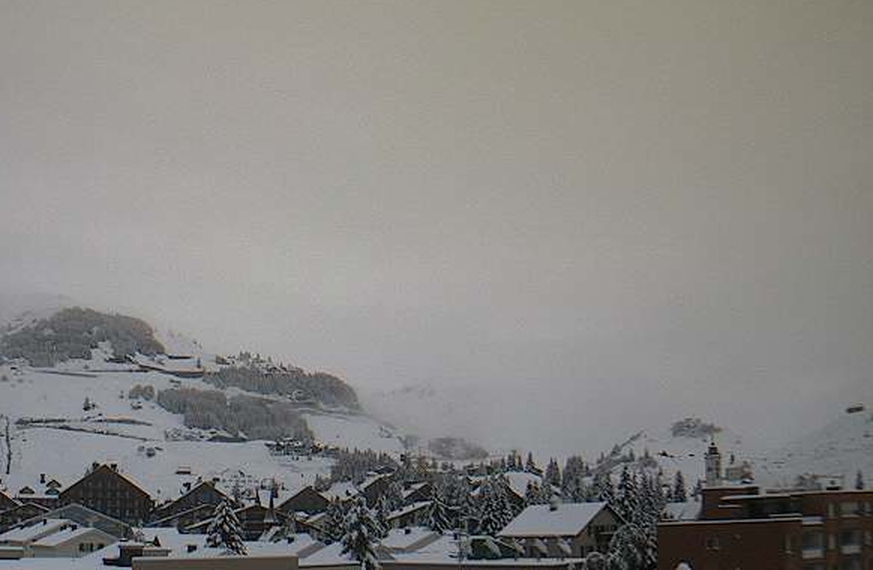 Mehrere Zentimeter Schnee liegen in Andermatt.