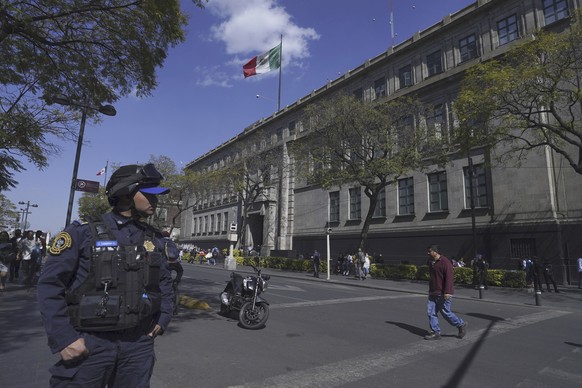 FILE - A police officer guards the Supreme Court building in Mexico City, Jan. 23, 2023. Mexico&#039;s Supreme Court on Monday, May 8, 2023 is discussing the possible invalidation of part of an electo ...