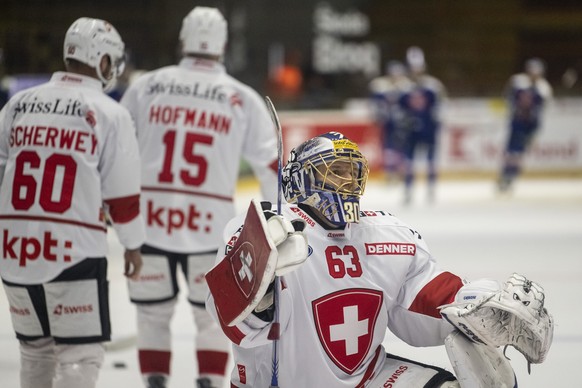 Goalkeeper Leonardo Genoni of Switzerland, right, streches during warm up ahead of a friedly ice hockey match between Slovakia and Switzerland in Topolcany, Slovakia. (KEYSTONE/Alessandro della Valle)