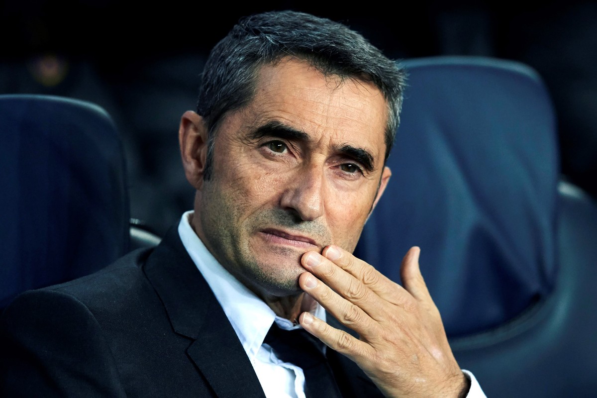 epa08125948 (FILE) - FC Barcelona's head coach Ernesto Valverde reacts during the UEFA Champions League group F between FC Barcelona and Slavia Prague at Camp Nou stadium in Barcelona, Catalonia, ...