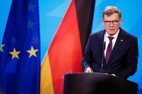 epa12547772 German Foreign Minister Johann Wadephul speaks during a press conference with his Jordanian counterpart at the German Foreign Ministry in Berlin, Germany, 25 November 2025. Jordan&#039;s f ...