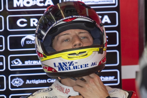 Der Schweizer Moto GP2 Motorradrennfahrer Dominique Aegerter, vom MV Agusta Forward Racing Teams, bereitet sich auf eine Session vor, anlaesslich der offiziellen Moto GP 2 Testtage, auf der Rennstreck ...