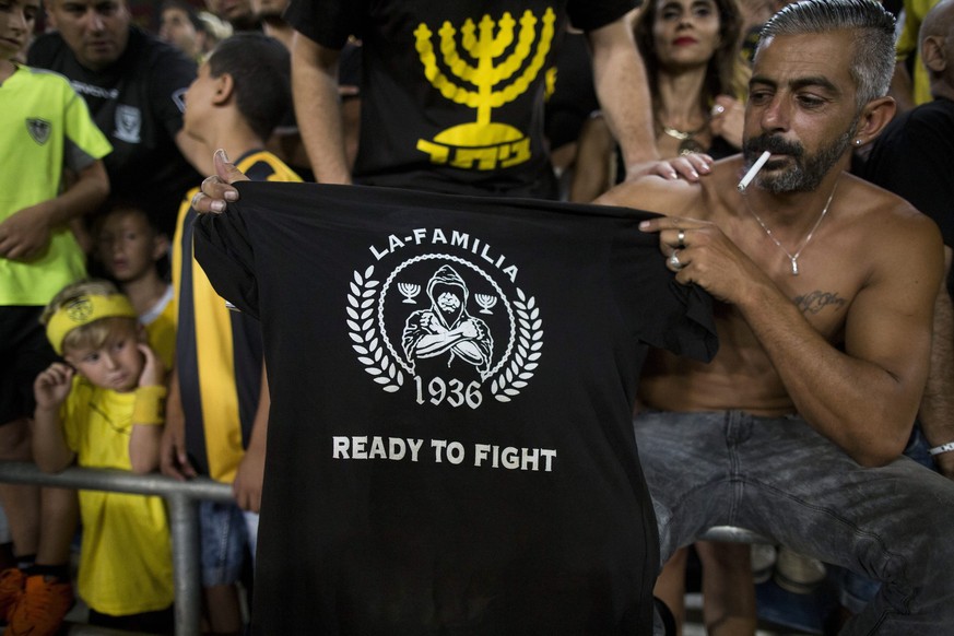 epa05455483 Beitar Jerusalem supporters cheer for their team during the UEFA Europa League third qualifying round second leg match Beitar Jerusalem vs FK Jelgava at Teddy Stadium in Jerusalem, Israel, ...