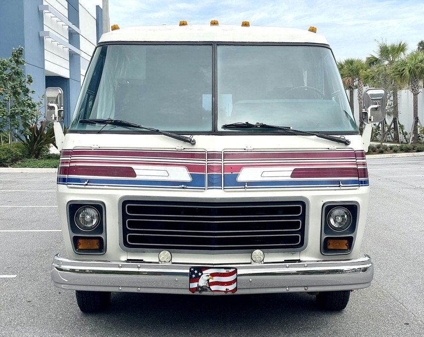 GMC Motorhome - nie war Campen schöner! 
https://www.gmcrvforsale.com/