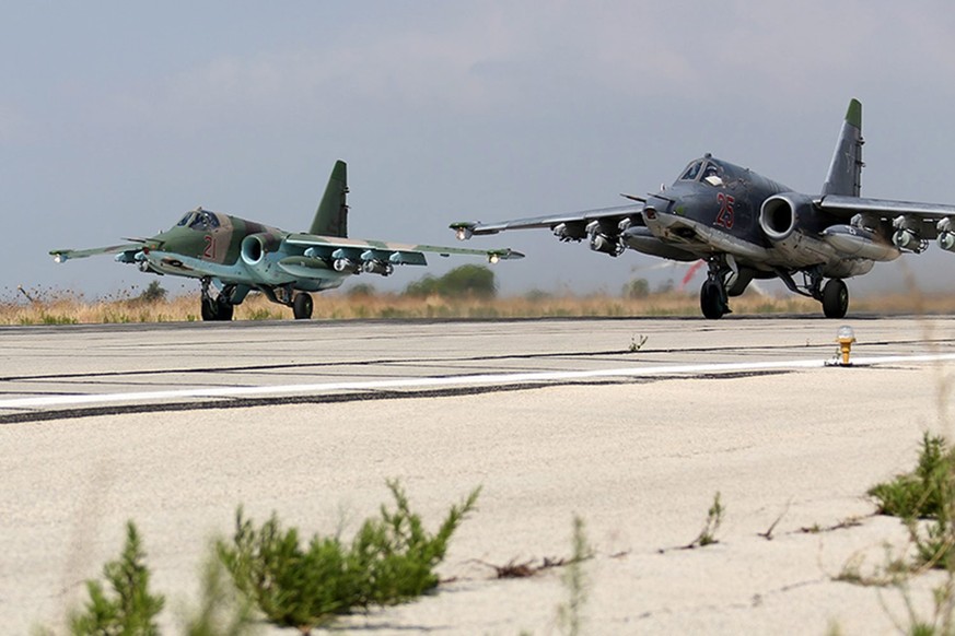 Zwei russische SU-25 in Latakia, Syrien.