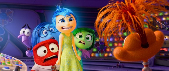 Lewis Black, Tony Hale, Liza Lapira, Amy Poehler, Phyllis Smith, and Maya Hawke in Alles steht Kopf 2 (2024)
Inside Out 2