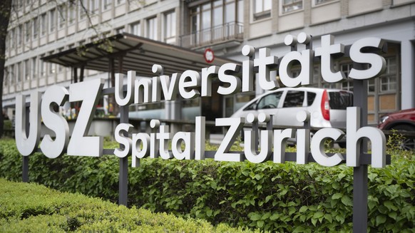 Das Logo des Universitaetsspitals Zuerich, USZ, anlaesslich der Bilanzmedienkonferenz, aufgenommen am Mittwoch, 10. April 2024 in Zuerich. (KEYSTONE/Ennio Leanza)