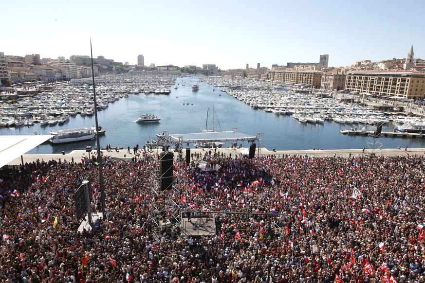 Supporters of French hard-left presidential candidate Jean-Luc Melenchon gather in Marseille&#039;s Old Port, southern France, to attend a campaign rally, Sunday, April 9, 2017. The two-round presiden ...