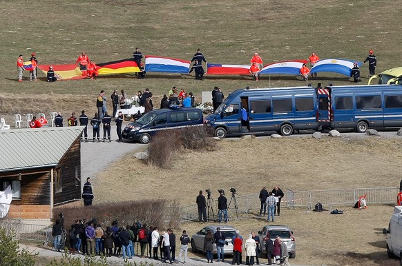 Am 29. März werden in Le Vernet die Flaggen der Länder gezeigt, die Opfer zu beklagen haben.