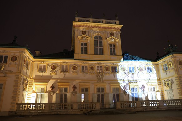 epa10976697 A view of anilluminated part of the &#039;Royal Garden of Light&#039; in Wilanow, Warsaw, Poland, 15 November 2023 evening. The popular autumn-winter exhibition at the Museum of King Jan I ...