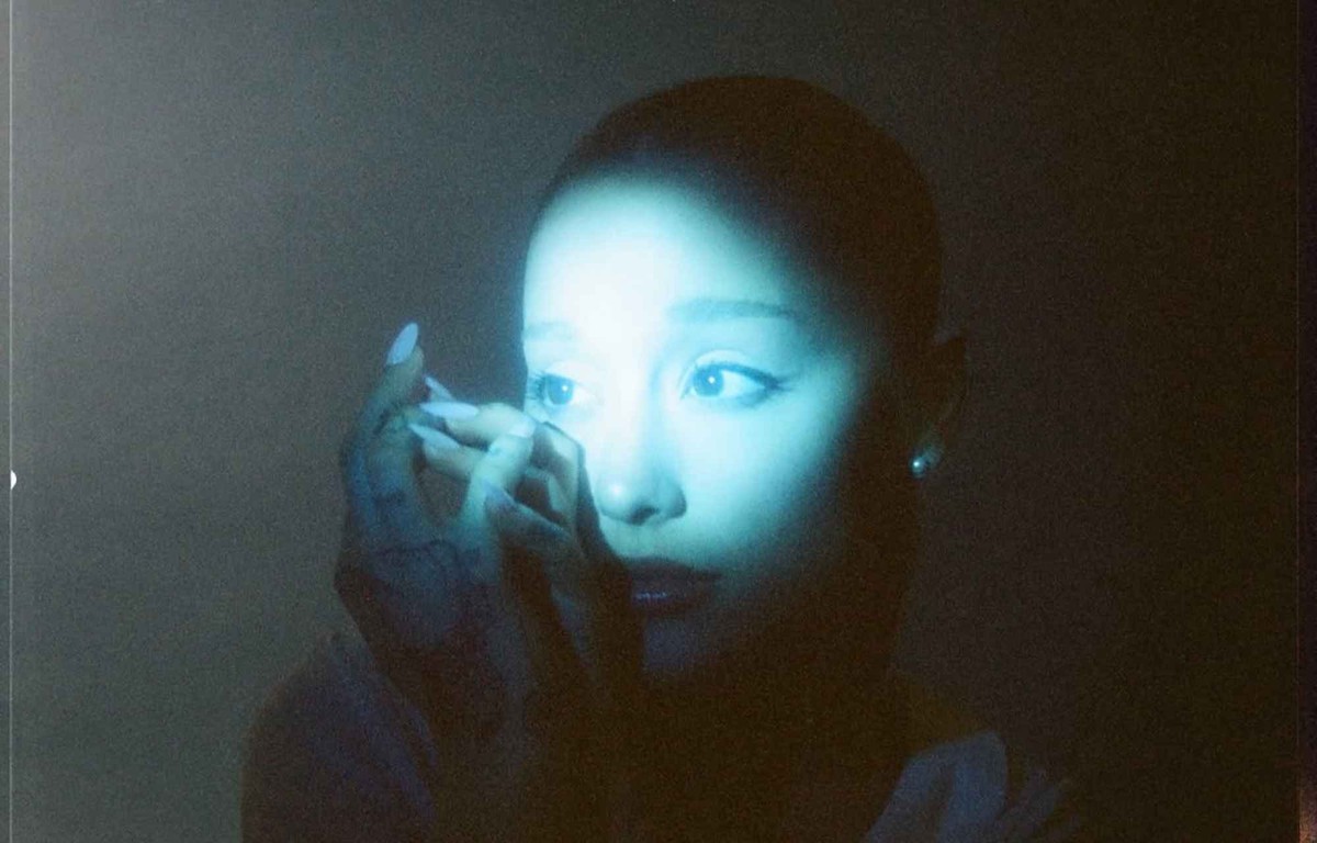 Après des rumeurs, Ariana Grande vient de confirmer une nouvelle tournée en 2026, au grand bonheur de ses fans.