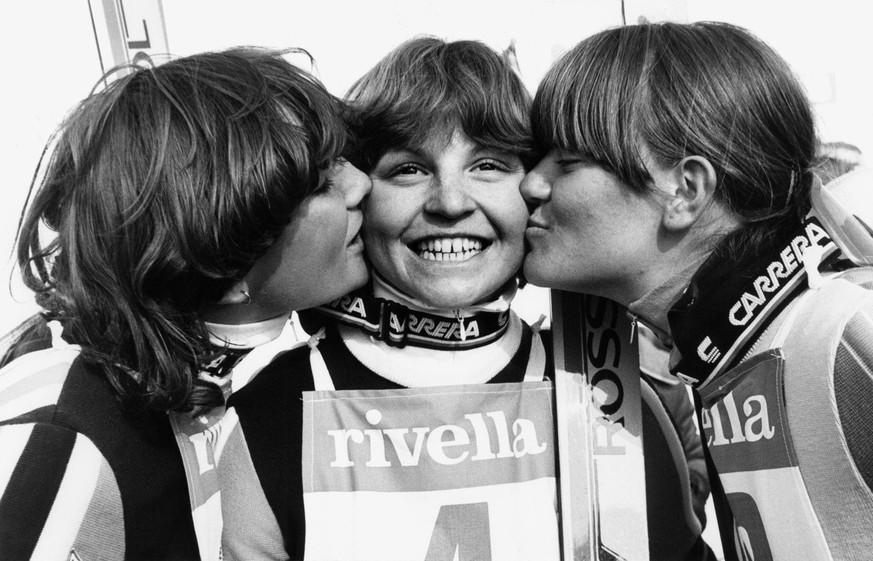 SCHWEIZ SKI ALPIN SM BRIGELS
Erika Hess, in the center, the new Swiss champion of the field event giant slalom, is kissed by the runner-up Maria Walliser, on the left, and bronze medal winner Catherin ...