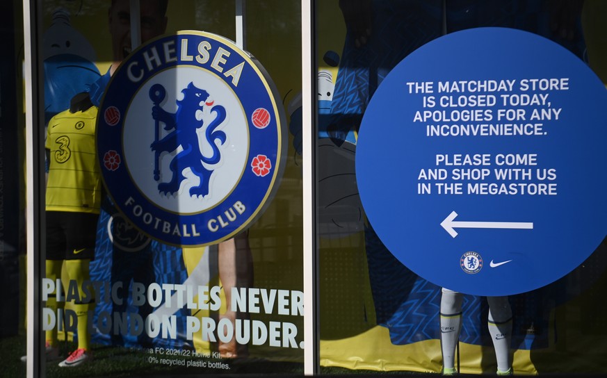 epa09814653 A merchandise store in seen outside Chelsea Football Club&#039;s ground at Stamford Bridge in west London, Britain, 10 March 2022. Chelsea FC owner Roman Abramovich has been sanctioned by  ...