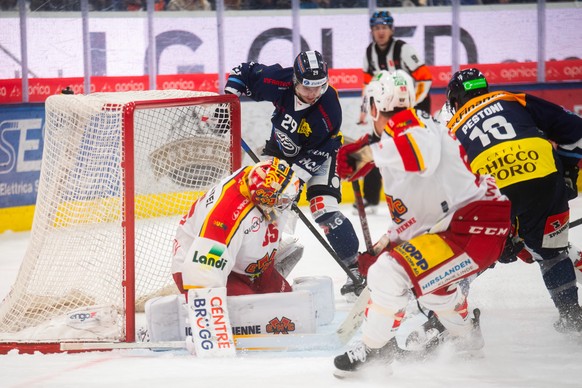 Ambri&#039;s player Jakob Lilija center score the 2 - 3 goal, during the preliminary round game of National League A (NLA) Swiss Championship 2023/24 between, HC Ambri Piotta against EHC Bienne, at th ...