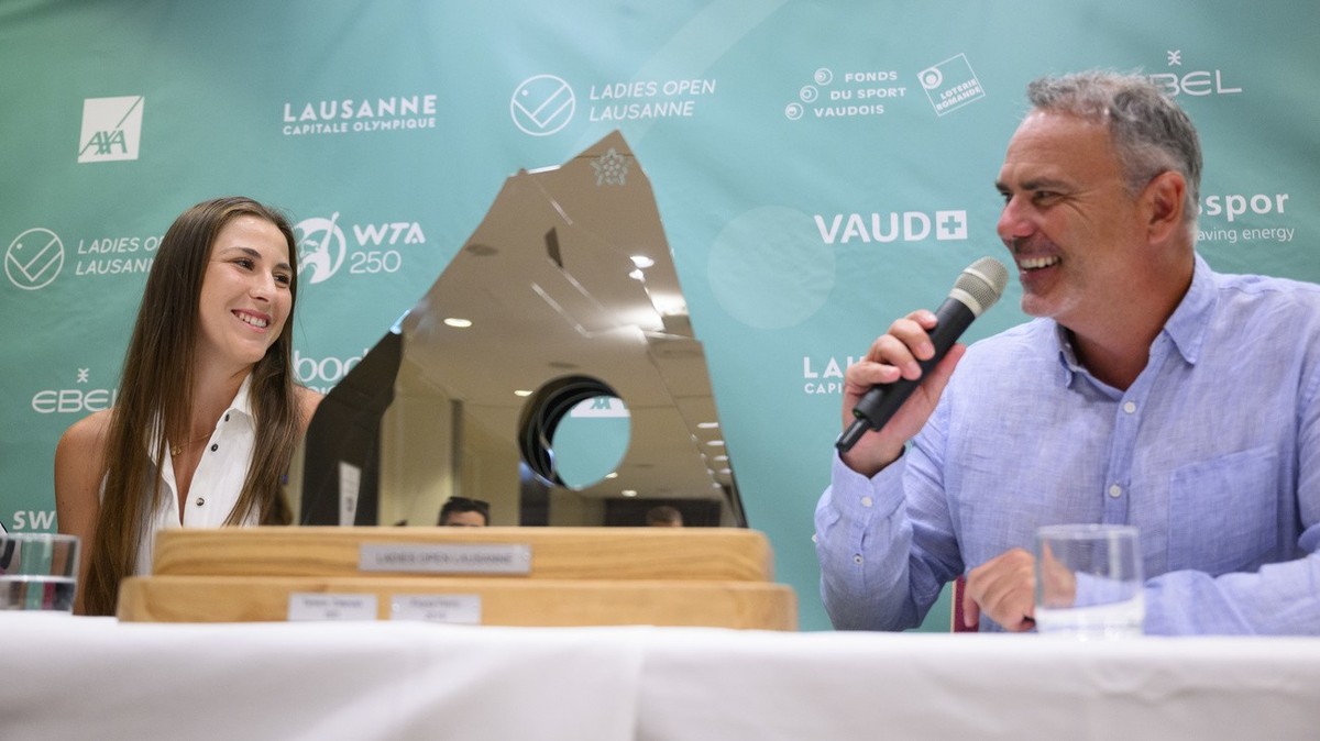 Belinda Bencic et Jeff Collet en conférence de presse.