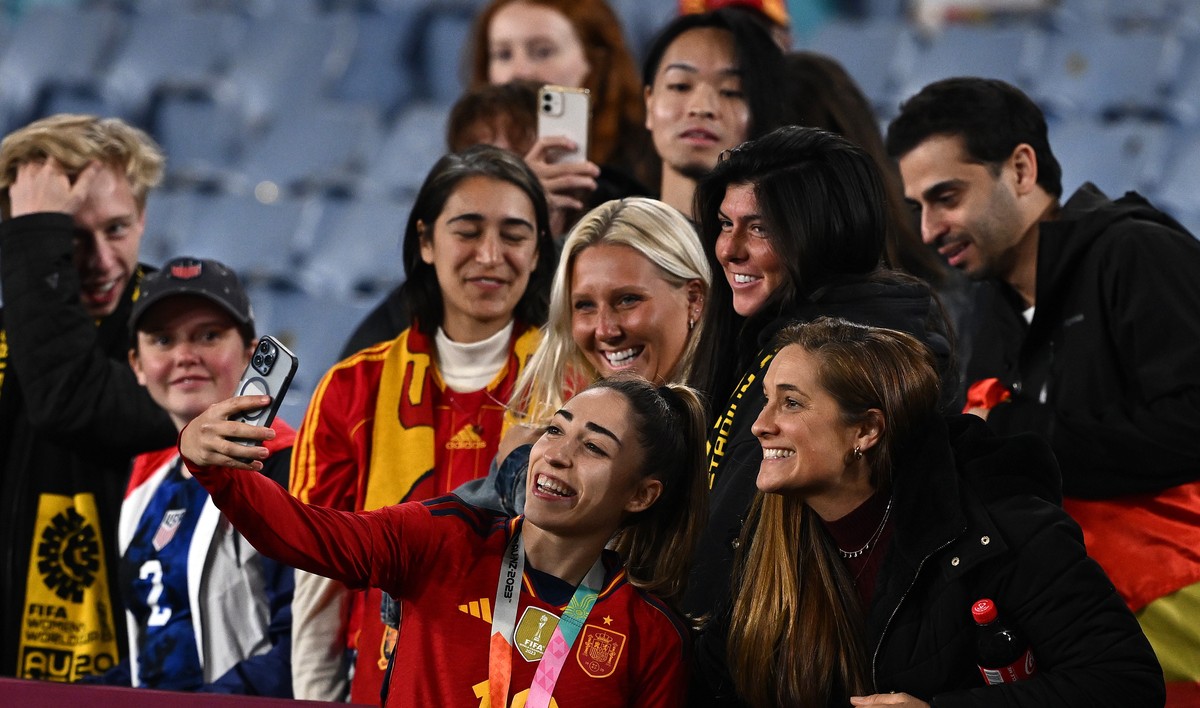 epa10809801 Olga Carmona of Spain celebrates with fans winning the FIFA Women's World Cup 2023 Final soccer match between Spain and England at Stadium Australia in Sydney, Australia, 20 August 20 ...