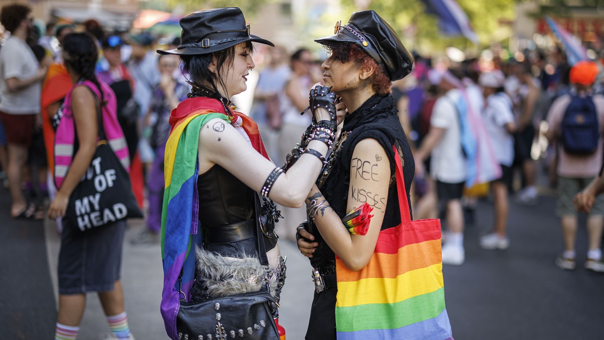 tausende-menschen-laufen-in-lausanne-an-pride-umzug-mit