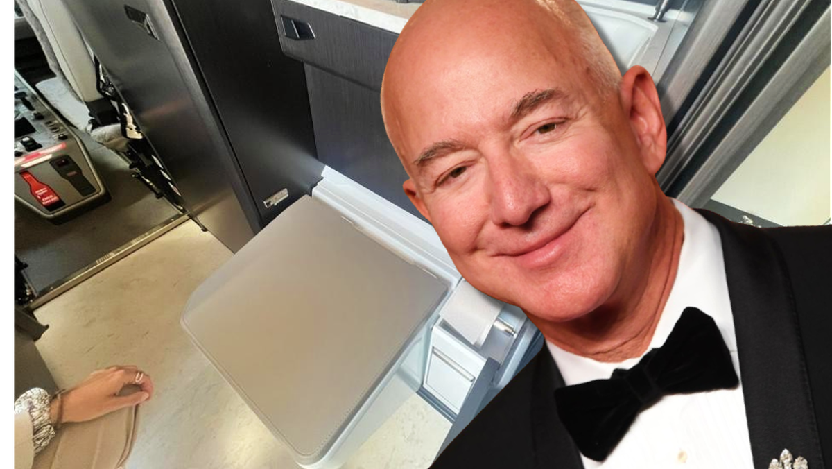 Jeff Bezos peut faire caca dans sa cuisine grâce à son avion fabriqué en suisse, car les toilettes sont dans la cuisine.