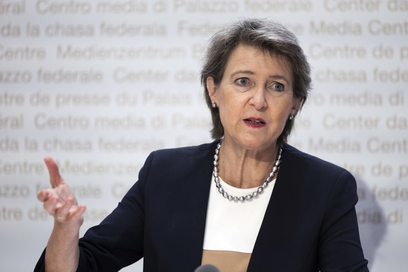 Bundesraetin Simonetta Sommaruga spricht waehrend einer Medienkonferenz zum Beschluss des Bundesrates, die Verordnung zur Wasserkraftreserve in Kraft zu setzen, am Mittwoch, 7. September 2022, in Bern ...
