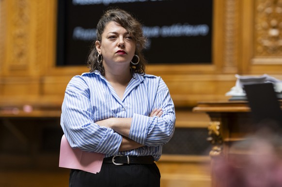 Tamara Funiciello, SP-BE, hoert der Antwort ihrer Frage zu, an der Sommersession der Eidgenoessischen Raete, am Freitag, 13. Juni 2025 im Nationalrat in Bern. (KEYSTONE/Alessandro della Valle)