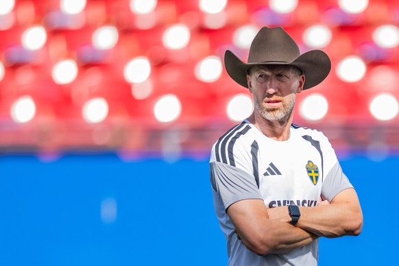 260609 Head coach Graham Potter of the Swedish national football team at a training session during day -2 of the FIFA World Cup, WM, Weltmeisterschaft, Fussball 2026 on June 9, 2026 in Dallas. Photo:  ...