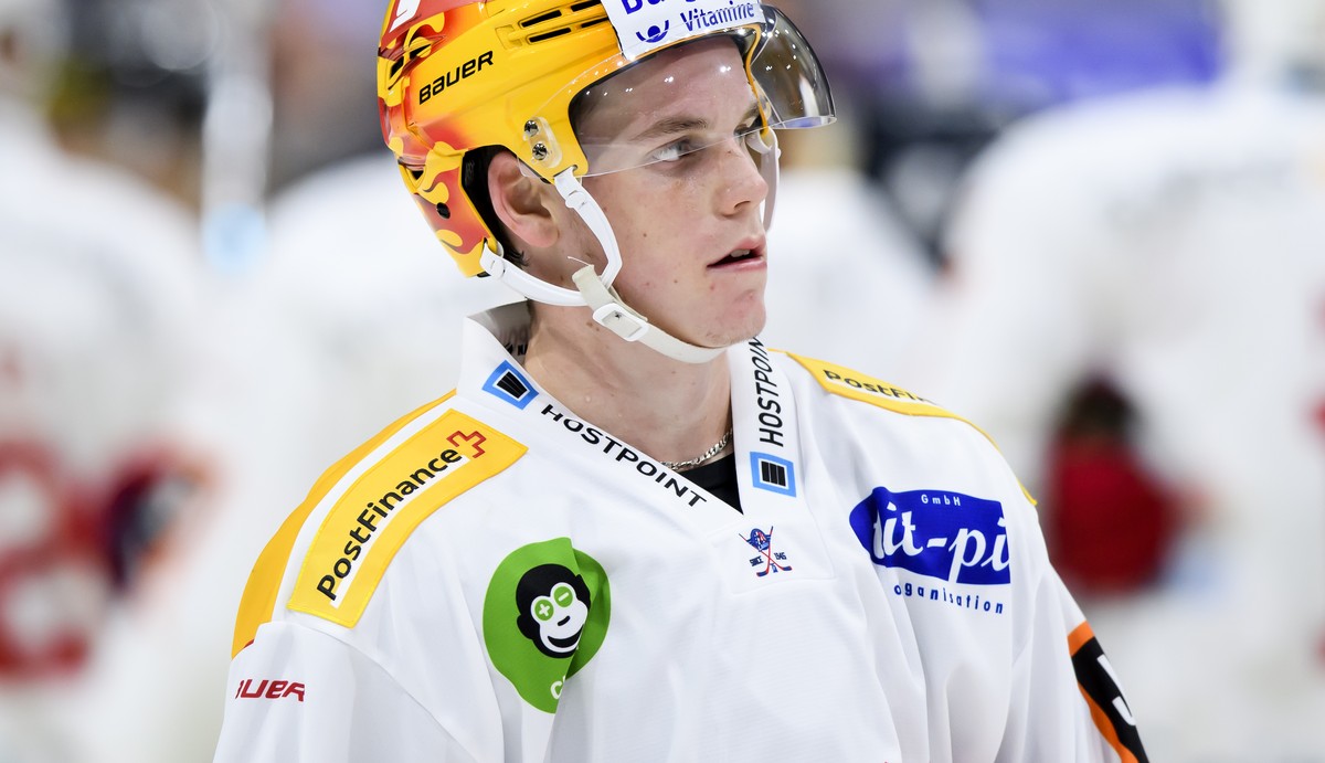 Rapperswils Dominik Egli reagiert nach der Niederlage (1-4), beim Eishockey Meisterschaftsspiel der National League A zwischen den HC Fribourg Gotteron und dem SC Rapperswil-Jona Lakers, am Samstag, 5 ...