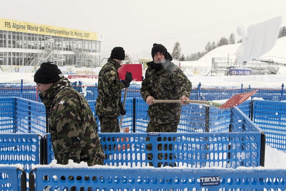 epa05774453 Workers of the Swiss Army prepare the finish area prior to the Men’s downhill training at the 2017 FIS Alpine Skiing World Championships in St. Moritz, Switzerland, 06 February 2017. EPA/P ...