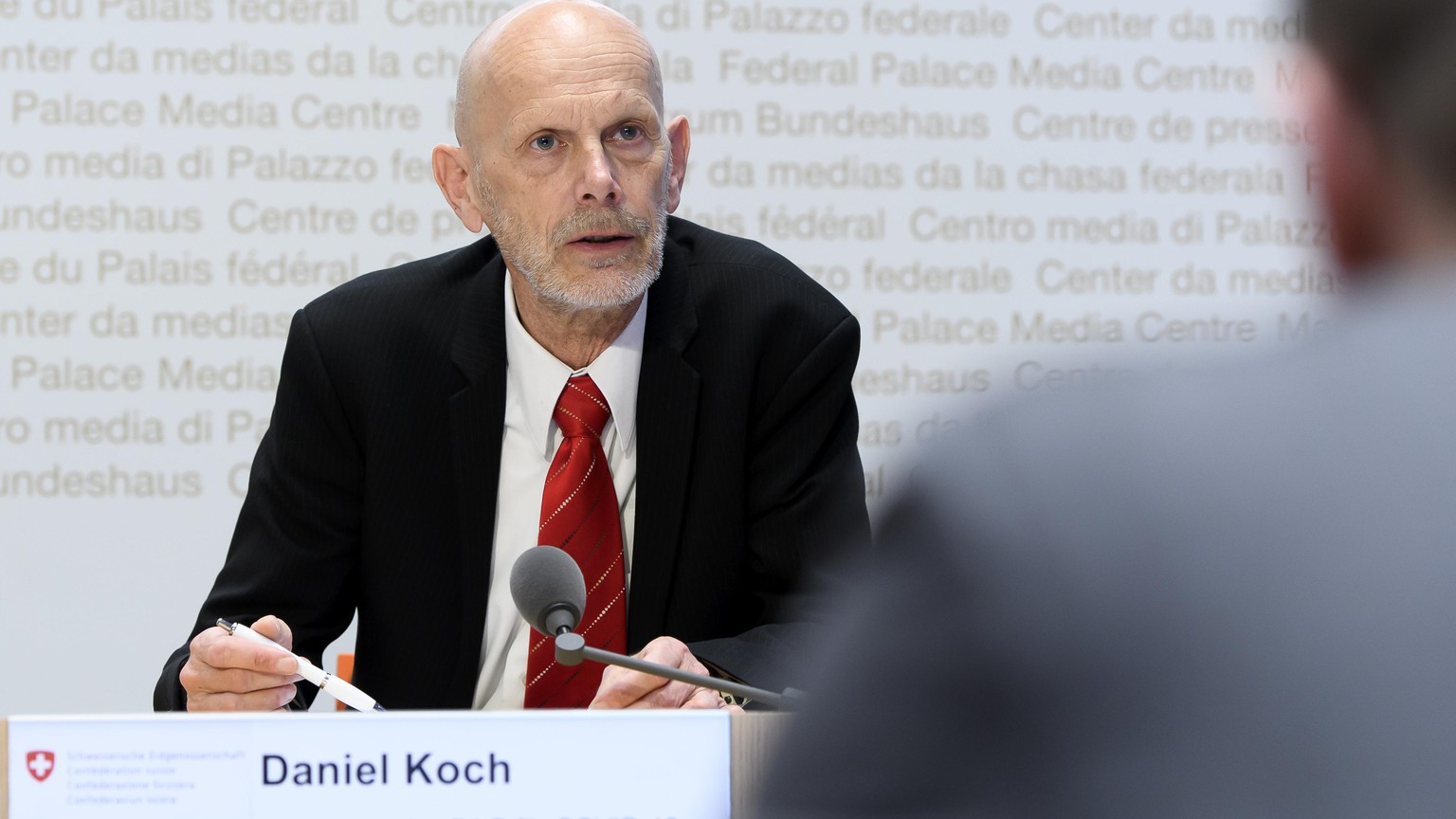 Daniel Koch, Delegierter des BAG fuer COVID-19, spricht waehrend einer Medienkonferenz zur Situation des Coronavirus (COVID-19), am Freitag, 15. Mai 2020 in Bern. (KEYSTONE/Anthony Anex)