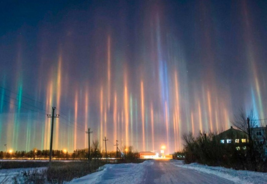 Lichtsäulen, aufgenommen in Russland.