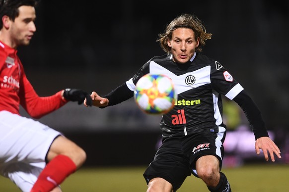 Thun&#039;s player Sven Joss, left, fights for the ball with Lugano&#039;s player Numa Lavanchy, right, during the Super League soccer match FC Lugano against FC Thun, at the Cornaredo stadium in Luga ...