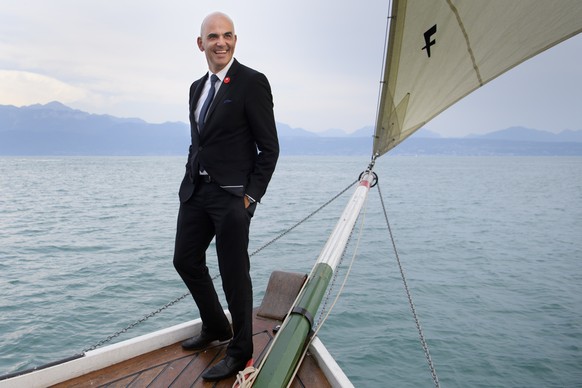 Le conseiller federal Alain Berset navigue sur la barque lemanique &quot;La Vaudoise&quot;, propriete des pirates d&#039;Ouchy, a l&#039;occasion de la fete nationale ce mardi 1 aout 2017 sur le Lac L ...