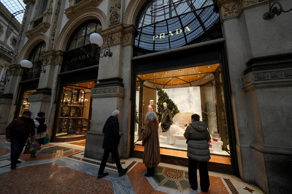 Customers look at a Prada shop window, in Milan, Italy, Tuesday, Dec. 2, 2025. (AP Photo/Luca Bruno)
Italy Fashion Prada Versace