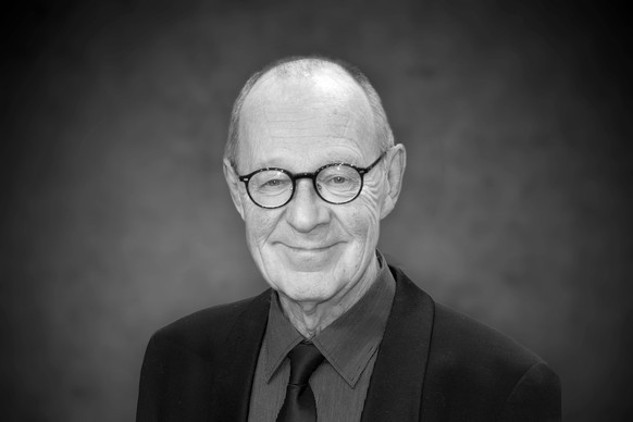 FOTOMONTAGE:Schauspieler Hans Peter Korff im Alter von 82 Jahren gestorben. ARCHIVFOTO Die Verleihung der 50. Goldenen Kamera, der Film- und Fernsehpreis der Programmzeitschrift Hoerzu in Hamburg, Deu ...