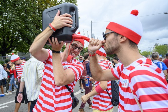 Participants dancing and partying the streets during the 28th Street Parade, an annual dance music parade, in the city center and around the lake of Zurich, Switzerland, Saturday, August 10, 2019. (KE ...